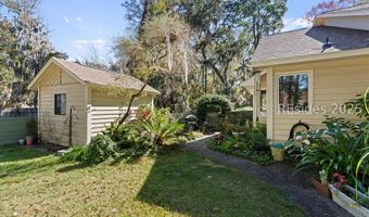 31 Chesterfield Lake Dr, Beaufort, SC 29906