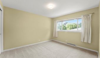 108 N May St, Addison, IL 60101