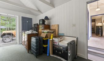 14 Lakeshore Dr, Belgrade, ME 04918