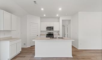 8040 Chesapeake Trl, Bauxite, AR 72011