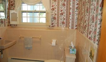 109 Suffolk Dr, North Kingstown, RI 02852