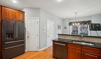 22902 N BROWN Sq, Ashburn, VA 20148