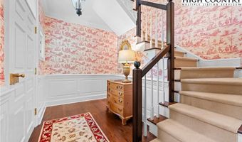 527 Red Tailed Hawk Rd, Banner Elk, NC 28604