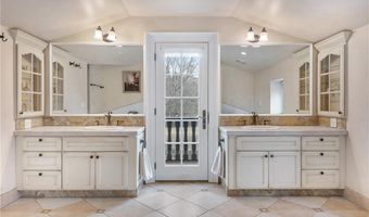 287 Gibbs Ave, Newport, RI 02840