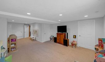 947 11th Ave SE, Altoona, IA 50009