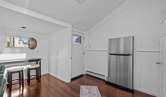 16 Courtway St, Narragansett, RI 02882