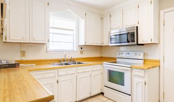 203 Magnolia Dr, Adel, GA 31620
