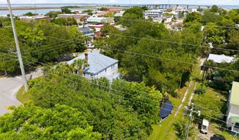 128 4th St, Apalachicola, FL 32320