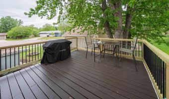 201 Cardinal Dr S, Brandon, SD 57005