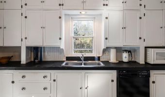 301 E McKinley Ave, Apache, OK 73006