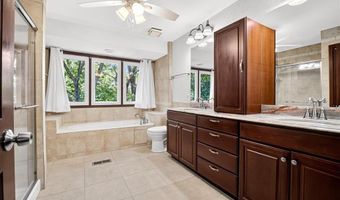 465 Redwood Forest Dr, Ballwin, MO 63021