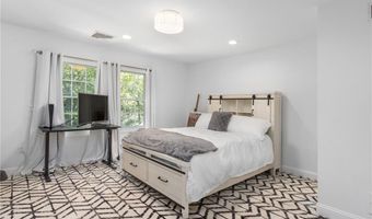 19 Cassandra Ln, North Kingstown, RI 02852