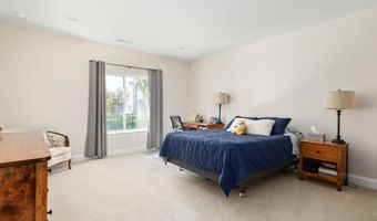 144 COWBIRD St, Lake Frederick, VA 22630