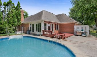 361 Country Woods Dr, Indianapolis, IN 46217