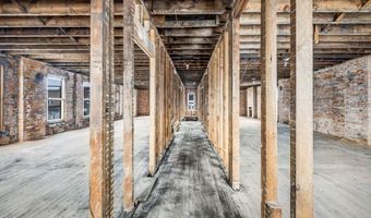 941 W Broad St, Columbus, OH 43222