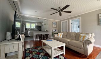53 Center Ave, Middletown, RI 02842