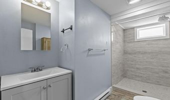 132 Maple Ave, Middletown, RI 02842