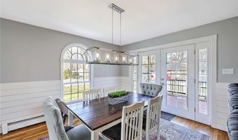 17 Mosher Dr, Barrington, RI 02806