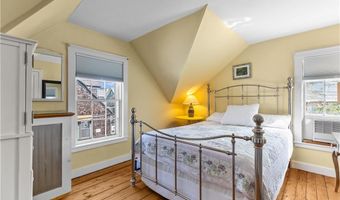 58 Second St, Newport, RI 02840