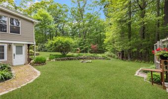 12 Robin Vale Dr, Glocester, RI 02857