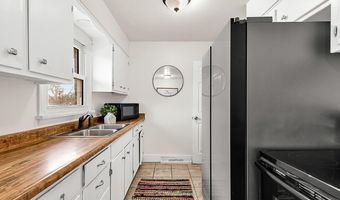 956 HILLCREST Rd, Cheyenne, WY 82009