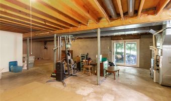 610 Deep Woods Dr, Aurora, OH 44202