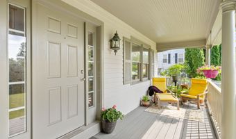 489 Hoyt St, Darien, CT 06820