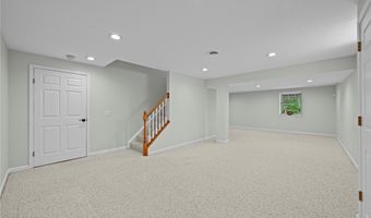 215 Beaumont Trl, Aurora, OH 44202