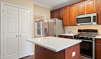 3777 Meadowcreek Cir, Addison, TX 75001