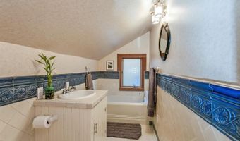 19 Gresham St, Ashland, OR 97520