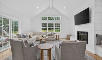6 Hawthorne Cir, Andover, MA 01810