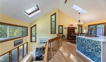 8 Robin Dr, North Kingstown, RI 02852