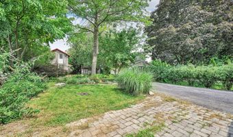 33 S 11TH St, Akron, PA 17501