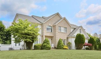 6 Margo Ct, Airmont, NY 10901