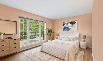 2692 S Embers Ln, Arlington Heights, IL 60005