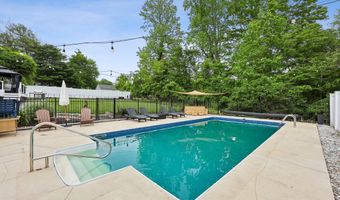 14 Cedrus Ct, Branford, CT 06405