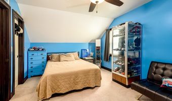 914 Lakeview Dr, Auburn, IN 46706