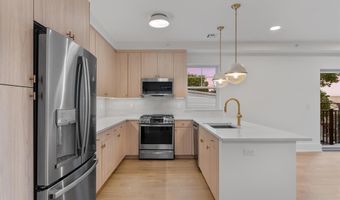 525 AVENUE E 3, Bayonne, NJ 07002