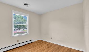 35 Spruce St, Beachwood, NJ 08722