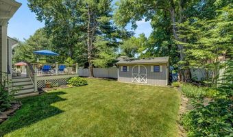 5 Trotter Ter, Belford, NJ 07718