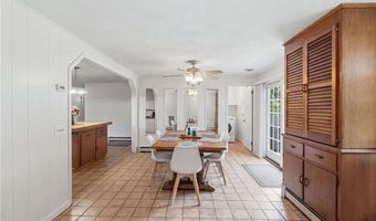 6 Lakewood Dr, Narragansett, RI 02882