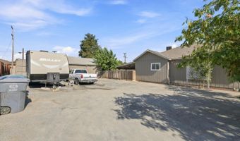 10840 Cedar St, Armona, CA 93202