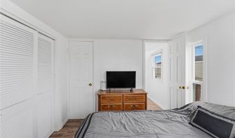 11 East Dr, East Providence, RI 02916