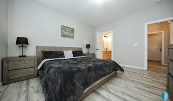 105 E Birchwood Dr, Brandon, SD 57005