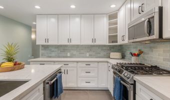 567 Kawailoa Rd D, Kailua, HI 96734
