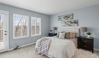 1872 Ridgeview Circle Dr, Ballwin, MO 63021