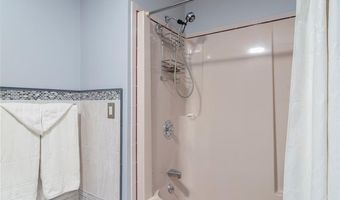 10 Oak Hill Dr, Lincoln, RI 02865