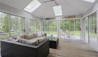 215 Adirondack Dr, East Greenwich, RI 02818