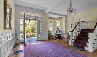 46 CHASTELLUX Ave M6, Newport, RI 02840