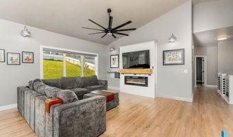 1625 W Burton Dr, Brandon, SD 57005